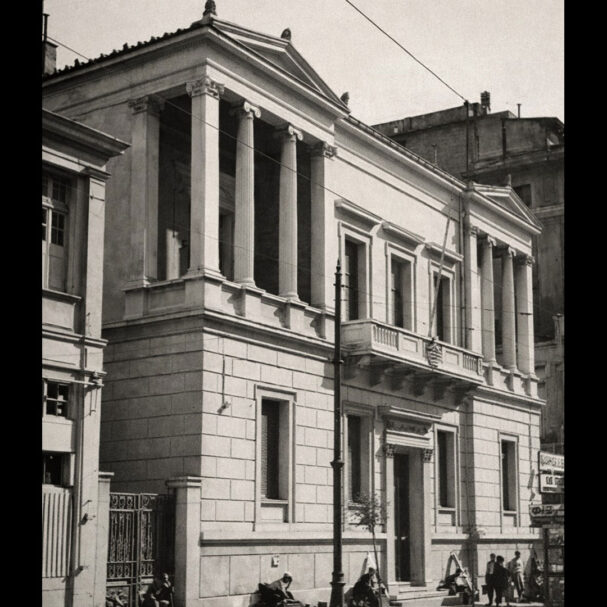 η-ξεχασμένη-οικία-μουρούζη-και-ο-βασιλ-564054301