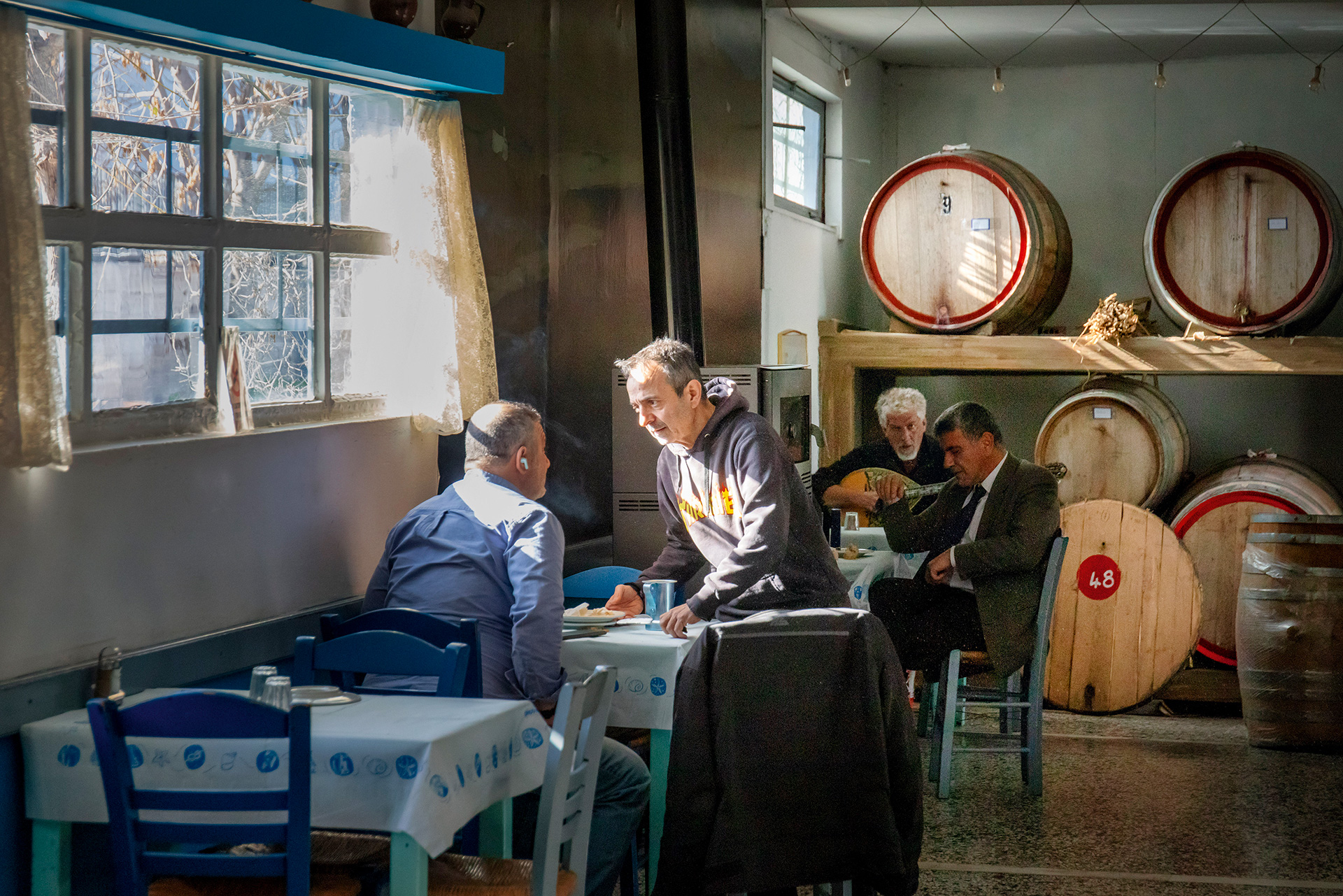 Ξενάγηση στην αθηναϊκή συνοικία που έχει το ένα πόδι στο παρελθόν-3