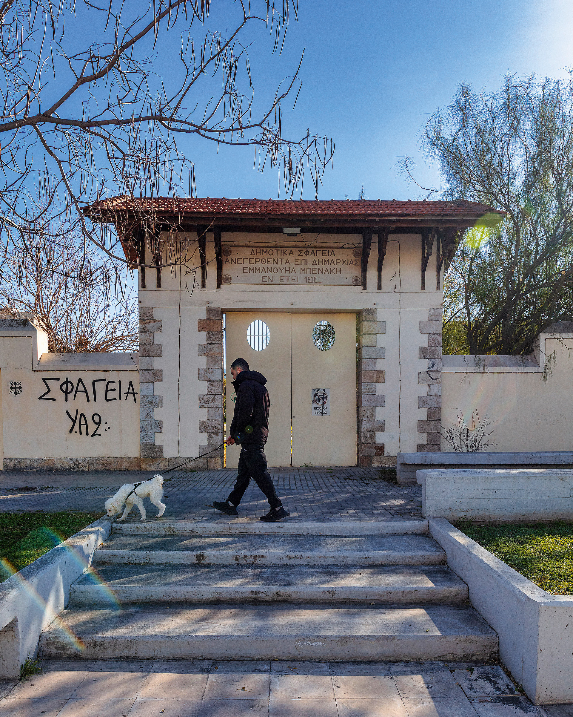 Ξενάγηση στην αθηναϊκή συνοικία που έχει το ένα πόδι στο παρελθόν-4