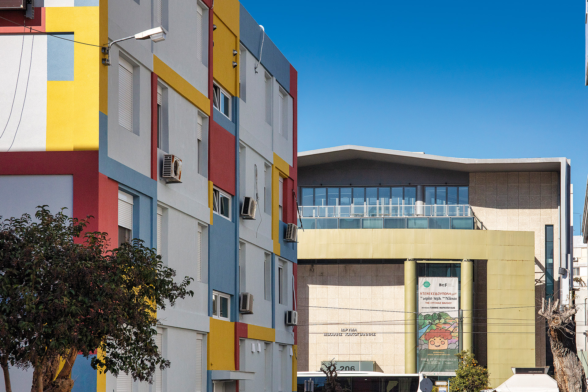 Ξενάγηση στην αθηναϊκή συνοικία που έχει το ένα πόδι στο παρελθόν-5