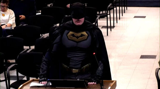 καλιφόρνια-παρέμβαση-του-batman-κατά-της-i-564051412