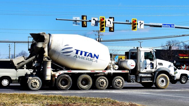 εργοστάσιο-παραγωγής-τσιμέντου-στην-564014113