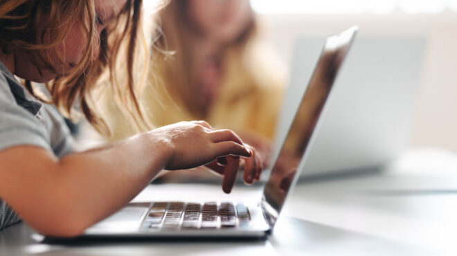 οι-big-tech-βάζουν-την-ai-στα-σχολεία-εν-μέσω-εν-564003181