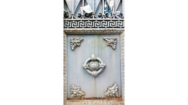 η-καγκελόπορτα-της-οδού-σμολένσκη-564003496