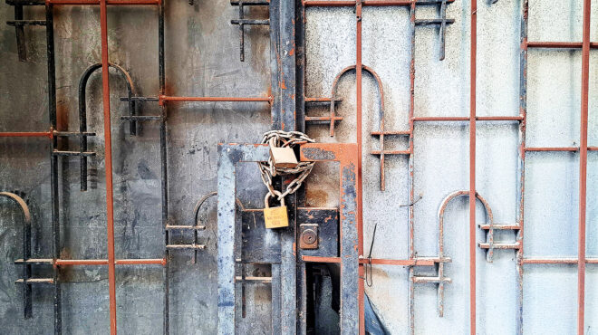 μια-στάση-στην-οδό-σπάρτης-και-σταυροπ-564052381