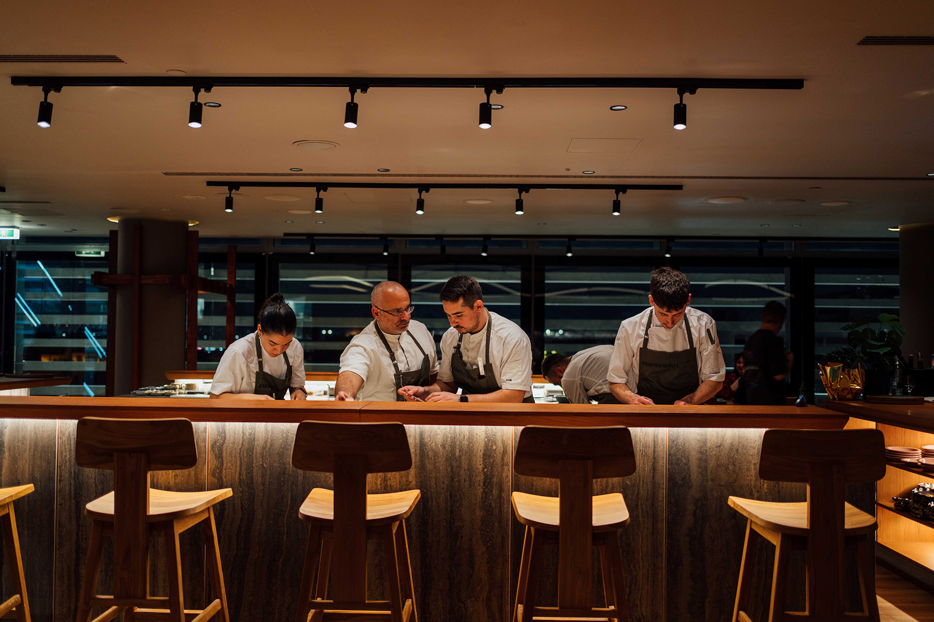 Amphibian: τι σερβίρει το νέο εστιατόριο στη Στέγη;-6