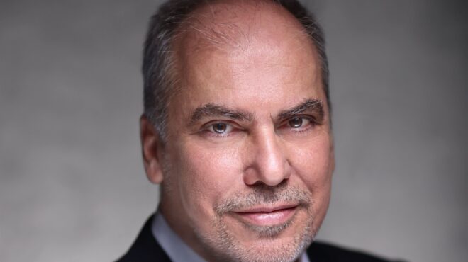 ηγετική-δύναμη-στην-υπεύθυνη-μετακίν-564047209