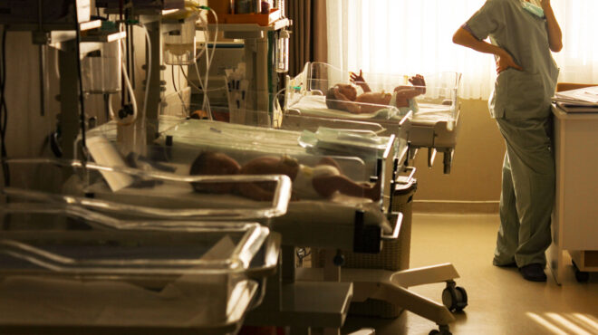 γιατί-μειώνονται-συνεχώς-οι-γεννήσει-564020773