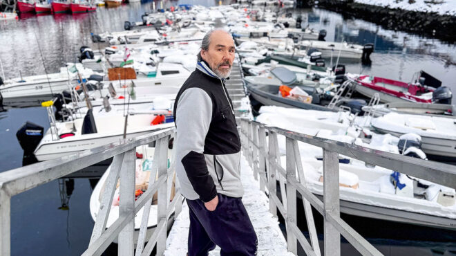 η-κ-στη-γροιλανδία-συγκρατημένη-αισ-564028045