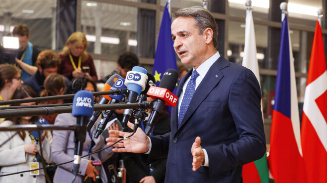 διπλός-πονοκέφαλος-στην-κυβέρνηση-με-564037624