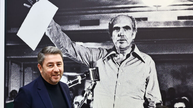 το-παιχνίδι-των-τριών-στο-πασοκ-564041083