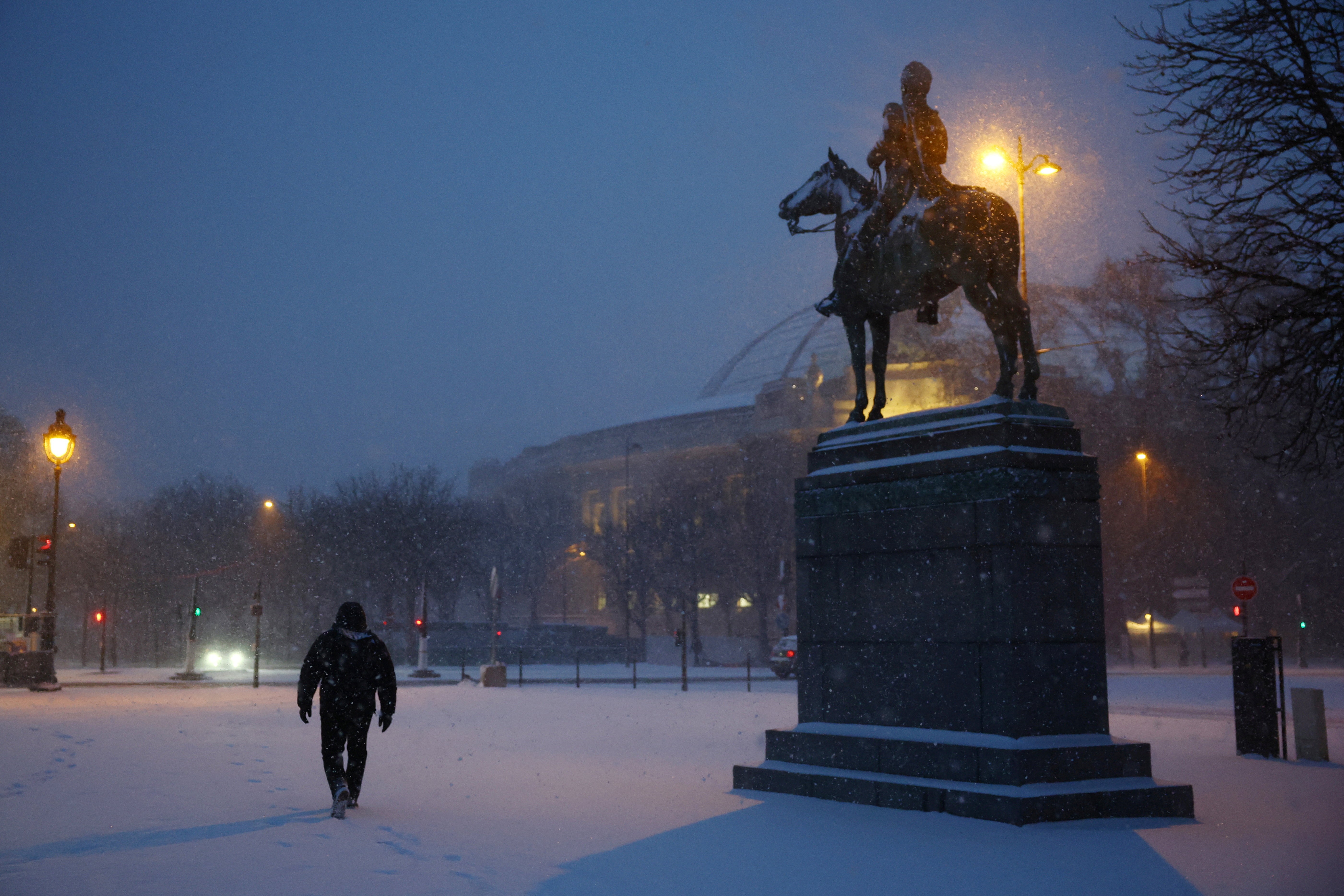 Κύμα ψύχους σαρώνει τη Δυτική Ευρώπη – Εικόνες από τα χιόνια και τον παγετό-1
