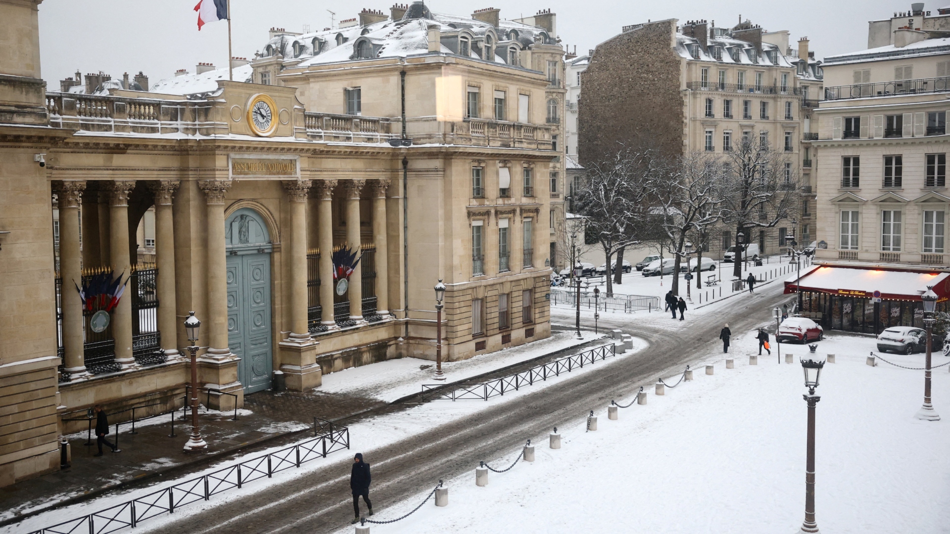 Η κακοκαιρία σαρώνει την Ευρώπη: Πολικές θερμοκρασίες, χιονιάς και θυελλώδεις άνεμοι [εικόνες]-1