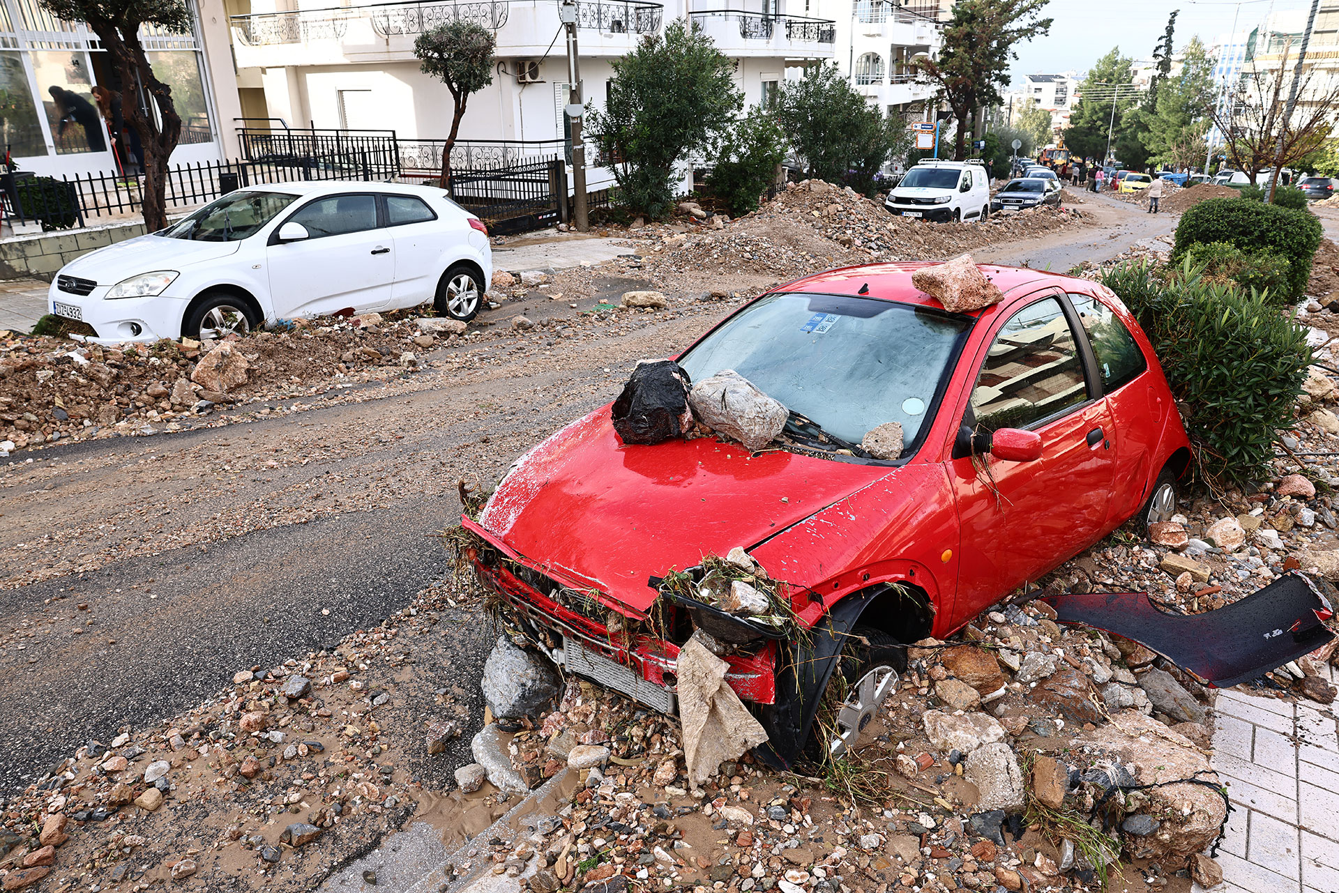 Κακοκαιρία: Εικόνες καταστροφής στην Ανω Γλυφάδα – Τι λένε κάτοικοι στην «Κ»-2