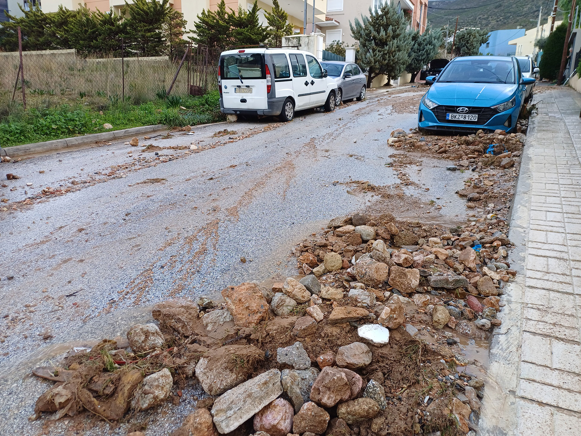 Κακοκαιρία: Εικόνες καταστροφής στην Ανω Γλυφάδα – Τι λένε κάτοικοι στην «Κ»-7