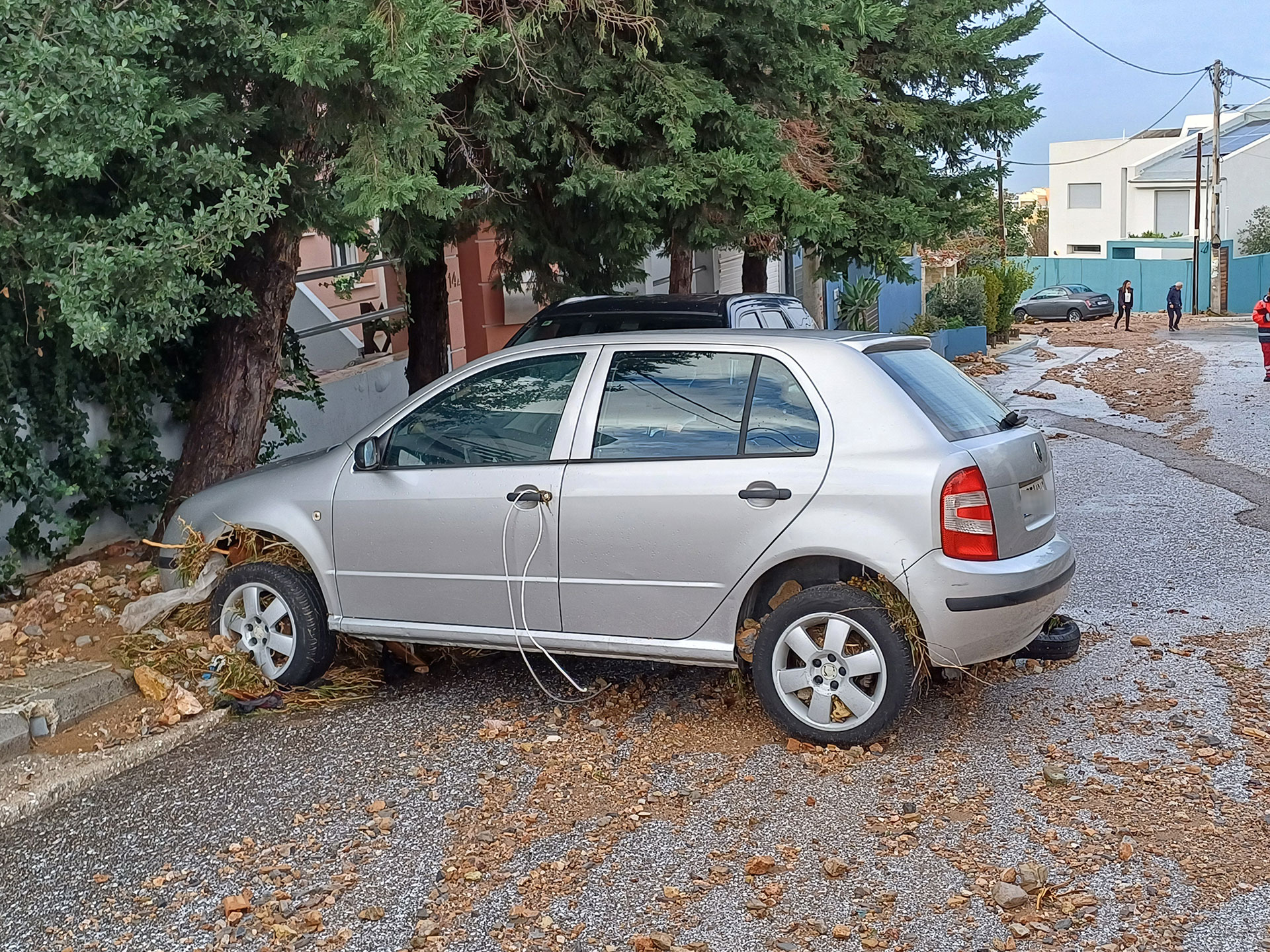 Κακοκαιρία: Εικόνες καταστροφής στην Ανω Γλυφάδα – Τι λένε κάτοικοι στην «Κ»-5