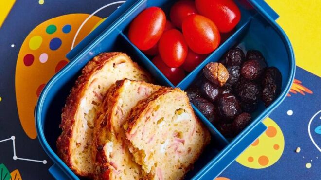 αλμυρό-κέικ-με-τυριά-και-ζαμπόν-564006337