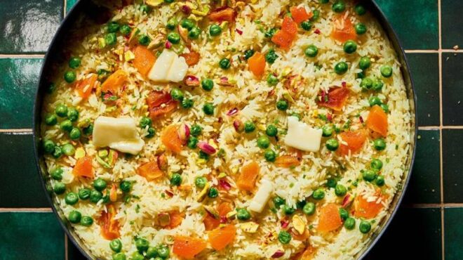 πιλάφι-στη-γάστρα-με-αρακά-ξερά-βερίκο-564005998
