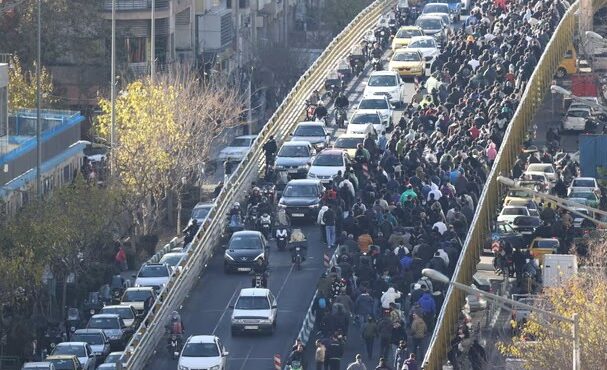 χάος-στο-ιράν-με-νεκρούς-και-καμένα-κτί-564012502