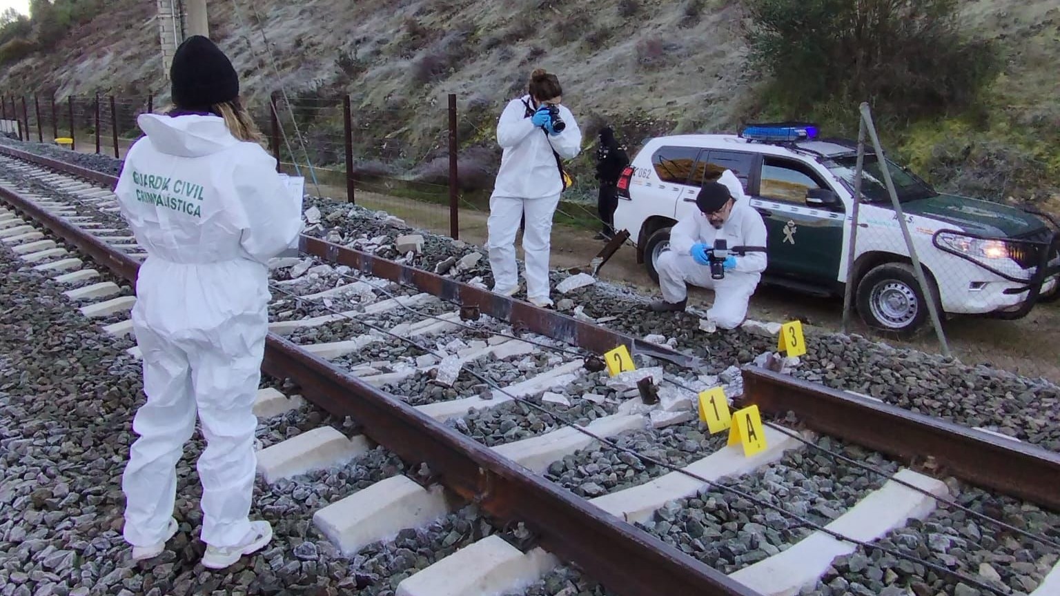 «Σαν να μας ανατίναξαν – Απόλυτο χάος»: Μαρτυρίες από το πολύνεκρο σιδηροδρομικό δυστύχημα-1