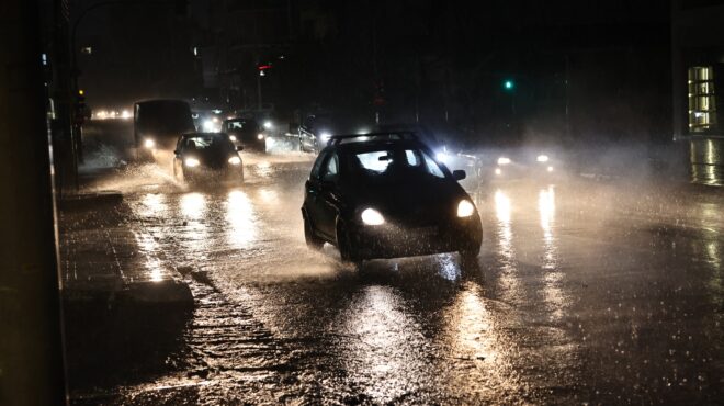 κακοκαιρία-καταρρακτώδεις-βροχές-στ-564033985