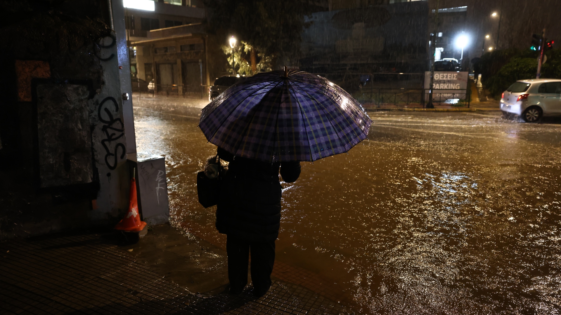 Κακοκαιρία: Καταρρακτώδεις βροχές στην Αττική – Πού υπάρχουν προβλήματα, τι θα ισχύσει με τα σχολεία-1
