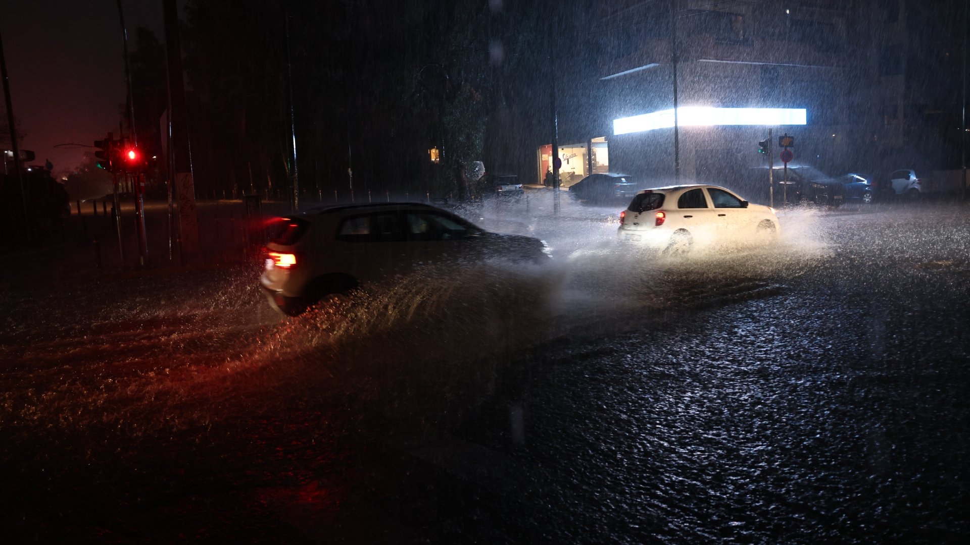 Κακοκαιρία: Καταρρακτώδεις βροχές στην Αττική – Πού υπάρχουν προβλήματα, τι θα ισχύσει με τα σχολεία-4