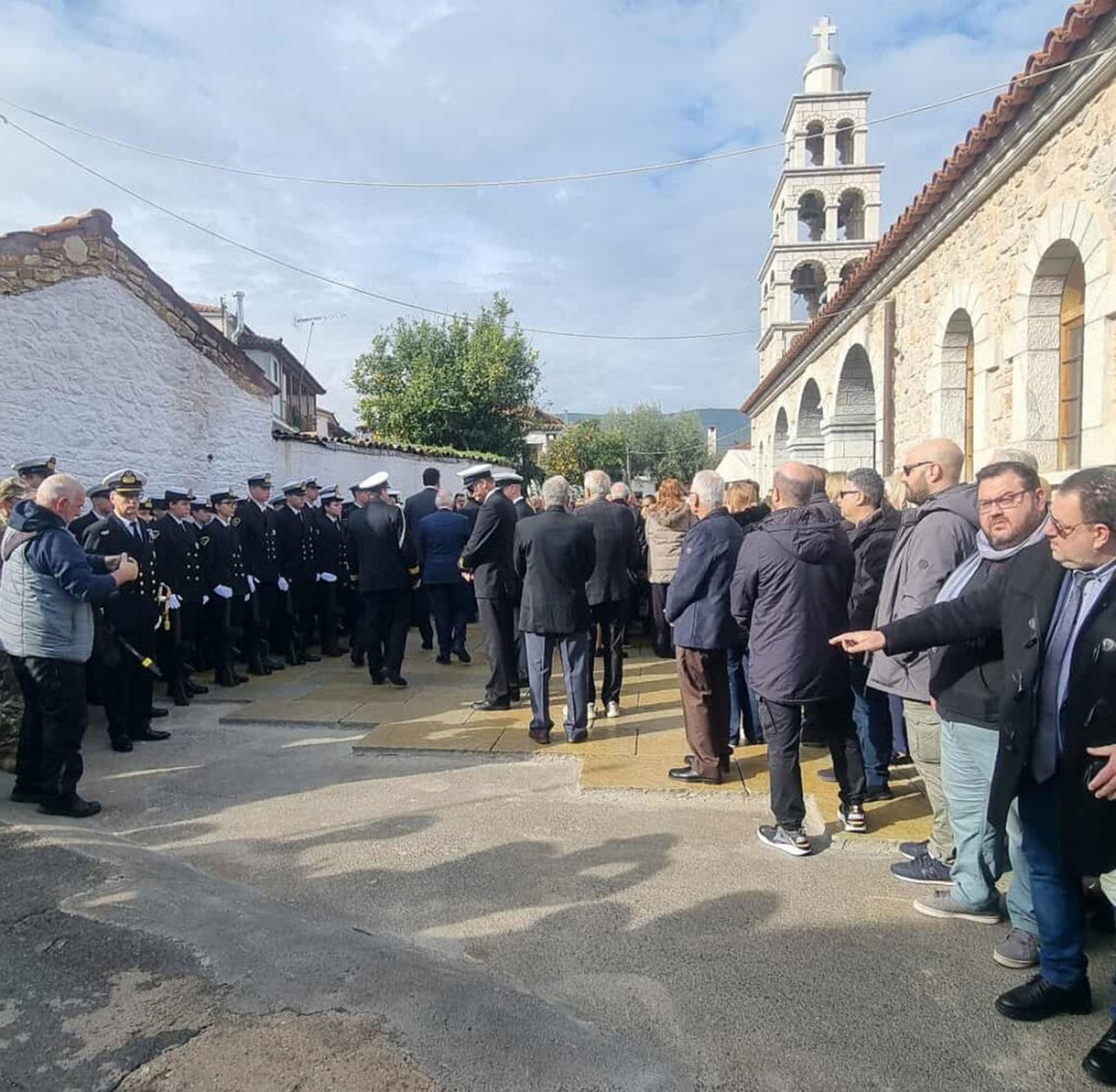 Παράλιο Αστρος: Το «τελευταίο αντίο» στον λιμενικό που σκοτώθηκε στην κακοκαιρία-1