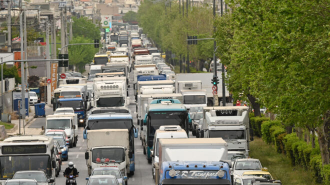 κίνηση-στους-δρόμους-στο-κόκκινο-ο-κηφ-564024628