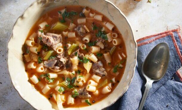 κρεατόσουπα-με-κοφτό-μακαρονάκι-από-τ-564028228
