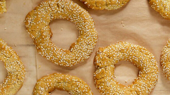 κουλουράκια-λαδιού-με-κανέλα-και-σουσ-564018595