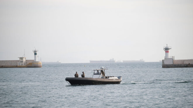 ι-χ-έπεσε-στο-λιμάνι-του-πειραιά-564028861