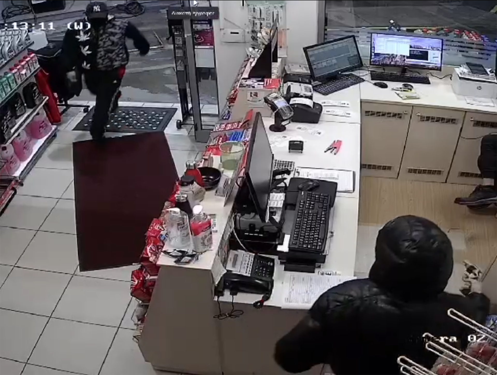 Λήστευαν πρατήρια καυσίμων και μίνι μάρκετ – Σε δολοφονία αστυνομικών συμμετείχε ο φερόμενος ως αρχηγός-2