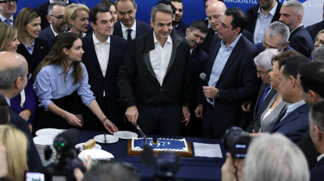 μητσοτάκης-η-νέα-δημοκρατία-παραμένε-564015502