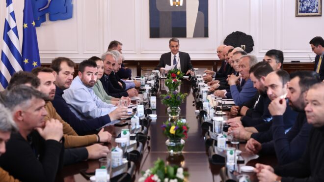 συνάντηση-μητσοτάκη-με-αγρότες-ερχον-564019153