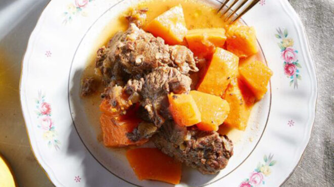 μοσχαράκι-με-κολοκύθα-στην-κατσαρόλα-564031234