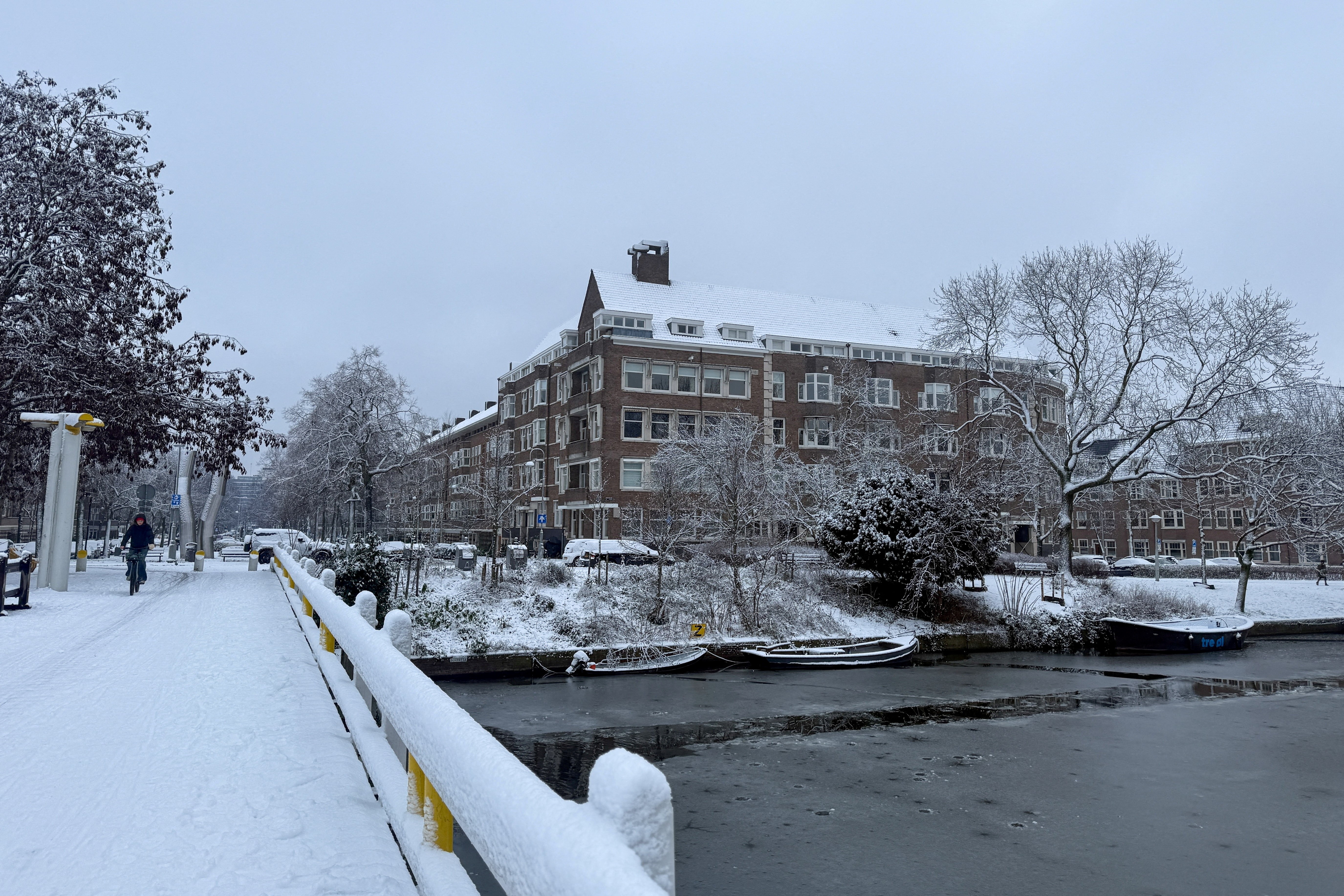 Κύμα ψύχους σαρώνει τη Δυτική Ευρώπη – Εικόνες από τα χιόνια και τον παγετό-8