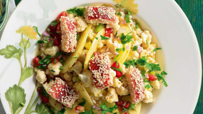 σαλάτα-με-ωμό-κουνουπίδι-μήλο-και-καπν-564005272