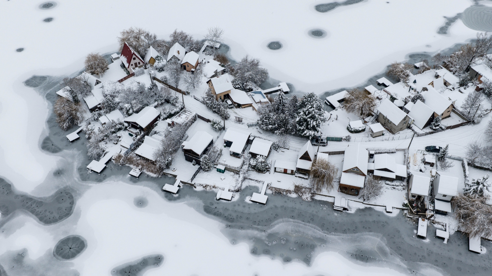 Η κακοκαιρία σαρώνει την Ευρώπη: Πολικές θερμοκρασίες, χιονιάς και θυελλώδεις άνεμοι [εικόνες]-4