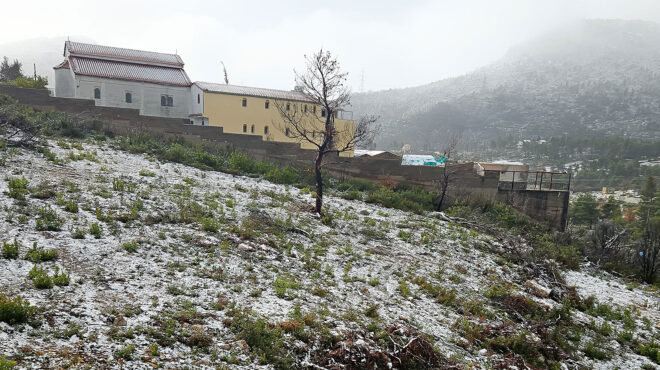 καιρός-πτώση-της-θερμοκρασίας-και-παγ-564024436