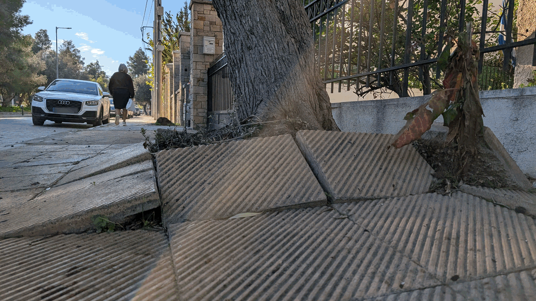 πεζοί-χωρίς-πεζοδρόμια-εξόριστοι-στη-564009184