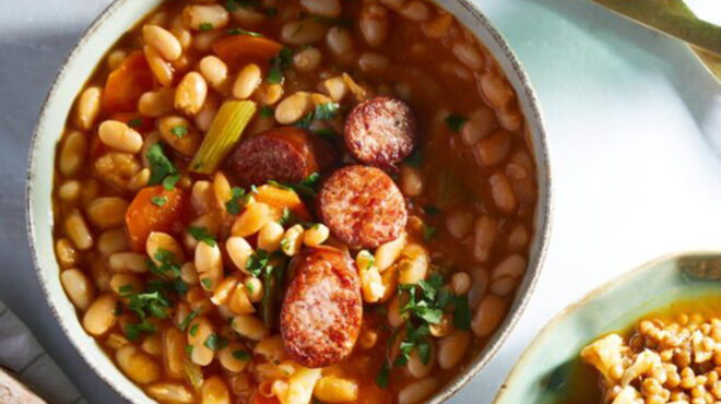 φασολάδα-με-λουκάνικα-πικάντικη-564037714