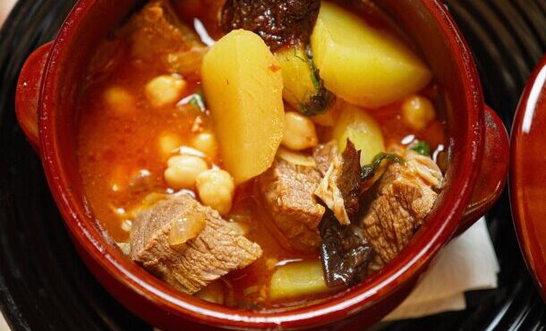 σούπα-με-ρεβύθια-και-κρέας-αρμένικη-πο-564016033