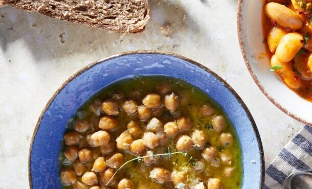 ρεβύθια-σούπα-με-λεμόνι-και-μελωμένο-κ-564029059