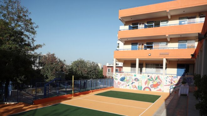 γαλάτσι-αγνωστοι-έριξαν-βεγγαλικά-σε-564038878