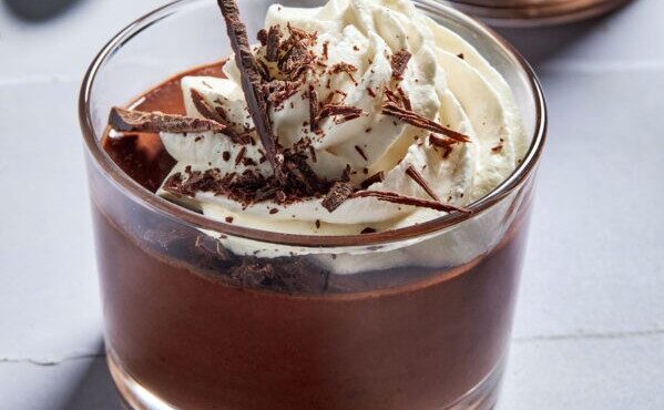 κρέμες-μαύρης-σοκολάτας-από-τη-γαλλία-564016105