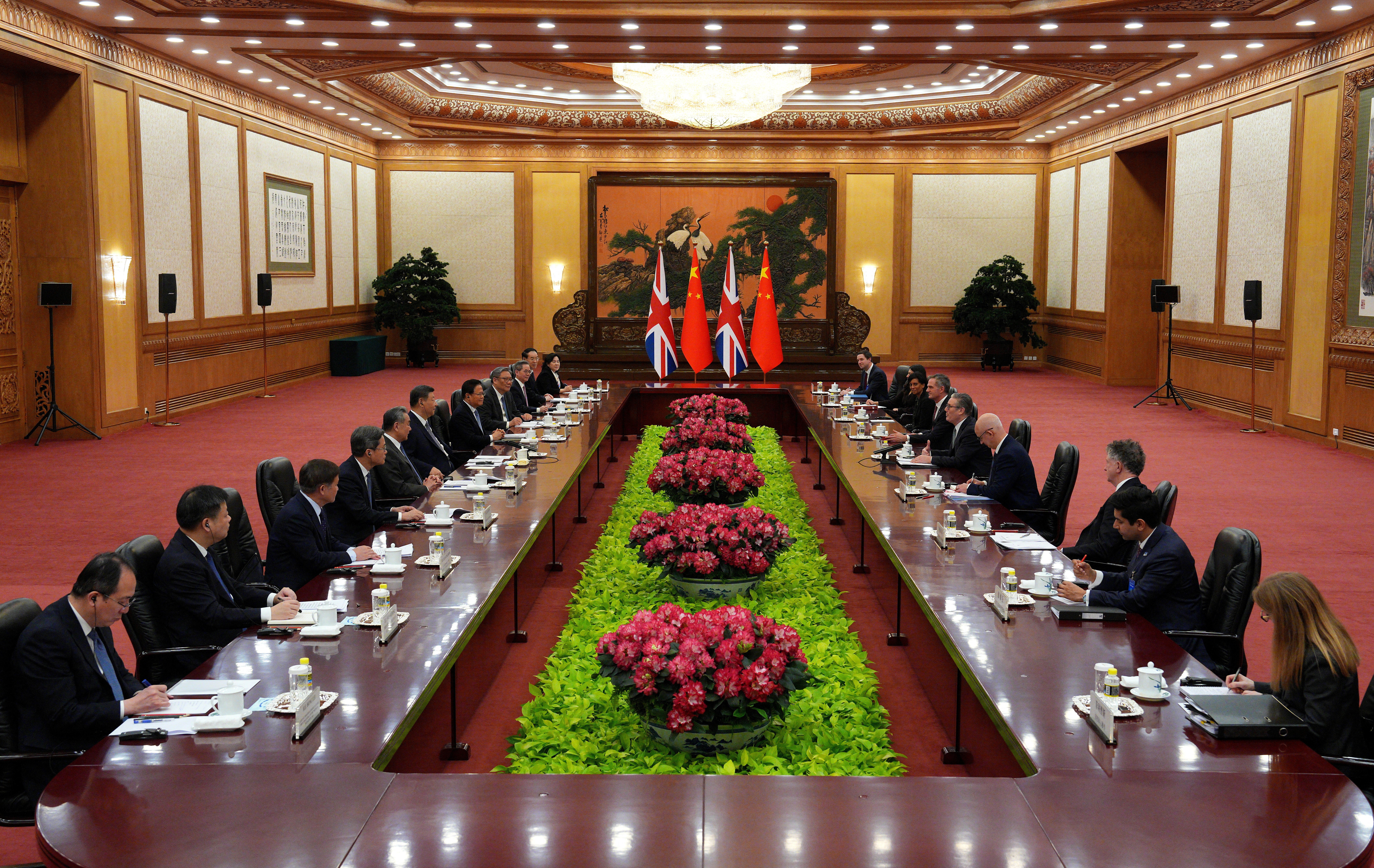 Συνάντηση Σι – Στάρμερ: «Απαραίτητος για την  παγκόσμια ειρήνη ο διάλογος Βρετανίας – Κίνας»-2