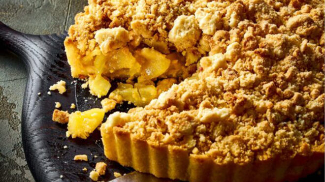 τάρτα-μήλου-με-τραγανή-επικάλυψη-κραμ-564054181