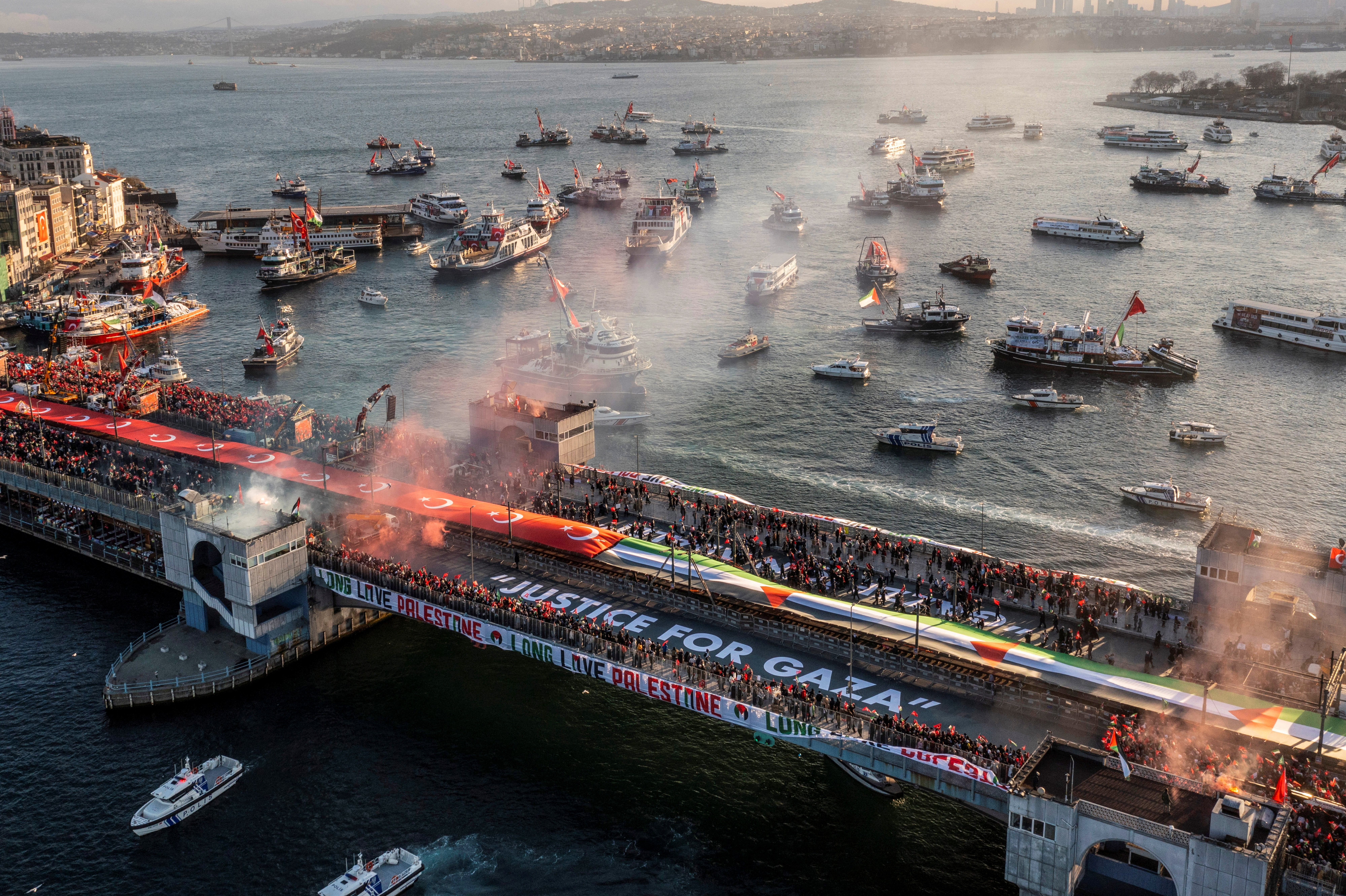Μαζική διαδήλωση στην Κωνσταντινούπολη για τη Γάζα (Εικόνες)-3