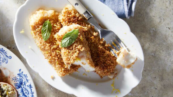 τραγανά-φιλέτα-μπακαλιάρου-με-παξιμά-564028648